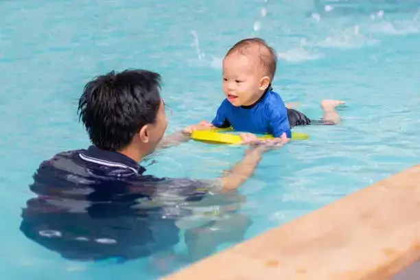 Kursus Renang Baby Membuat Bayi Tenang dan Tidur Nyenyak