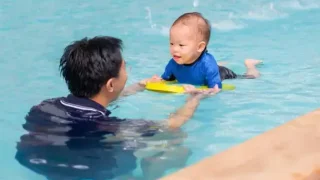 Kursus Renang Baby Membuat Bayi Tenang dan Tidur Nyenyak